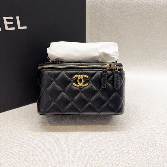 Chanel Women Pre-Loved Bag Very Good Condition - Picture 2 of 9